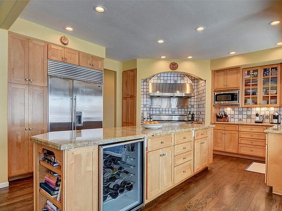 5th image of 622 Manorwood Ln