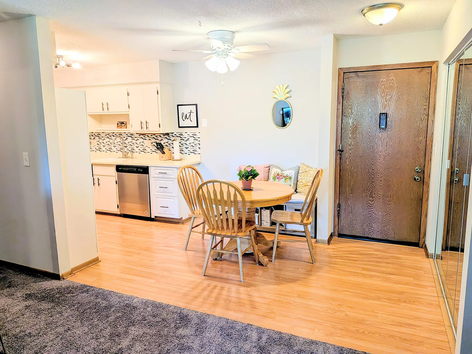 2 bed, 1.5 bath, 1050 sqft, $1,600 — Photo 3