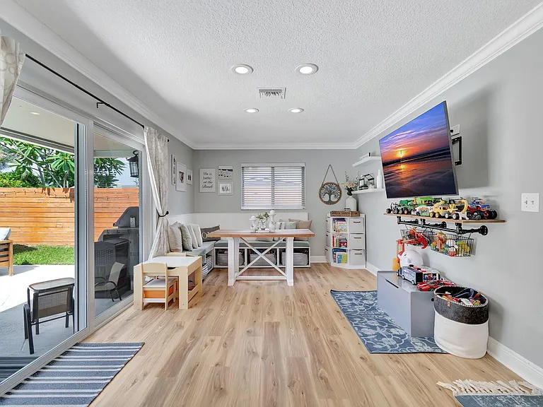1066 SW 25th Way — Photo 10