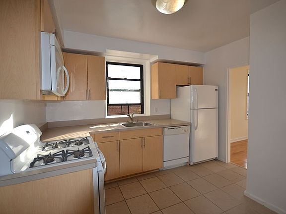 3rd image of 3415 Parsons Blvd APT 6K