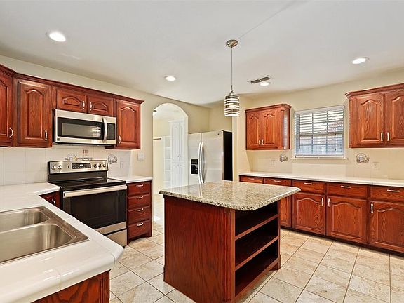 4th image of 107 S Lakeview Dr