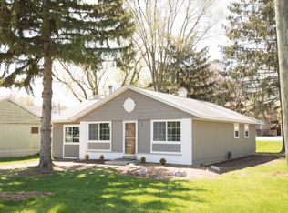 1221 Crystal Lake Rd, Lake In The Hills, IL 60156