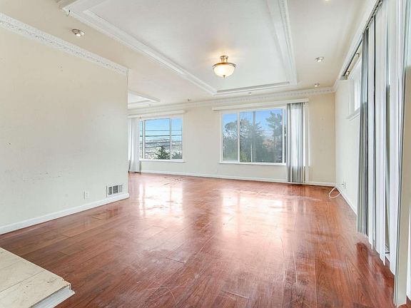 3rd image of 204 San Fernando Way