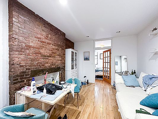 4th image of 339 E 6th St APT 1