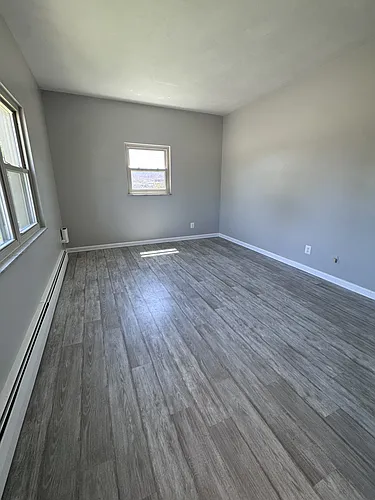 400 Riverside Dr Photo 1