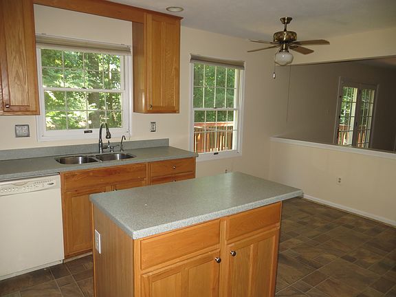 3rd image of 15994 Arden Ct