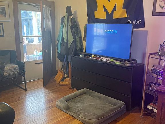 4th image of 203 E Davis Ave #6