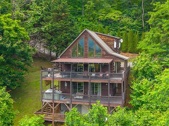2nd image of 465 Meadow Rd