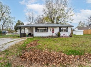506 6th Ave SE, Gravette, AR 72736