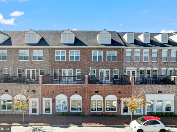 562 Marina Landing Ln, Woodbridge, VA 22191
