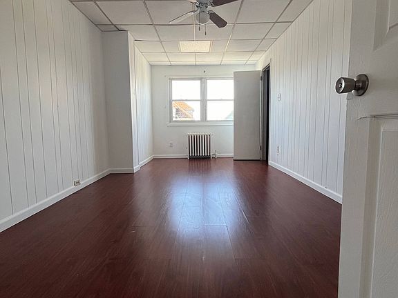 4th image of 122 Midland Ave #2