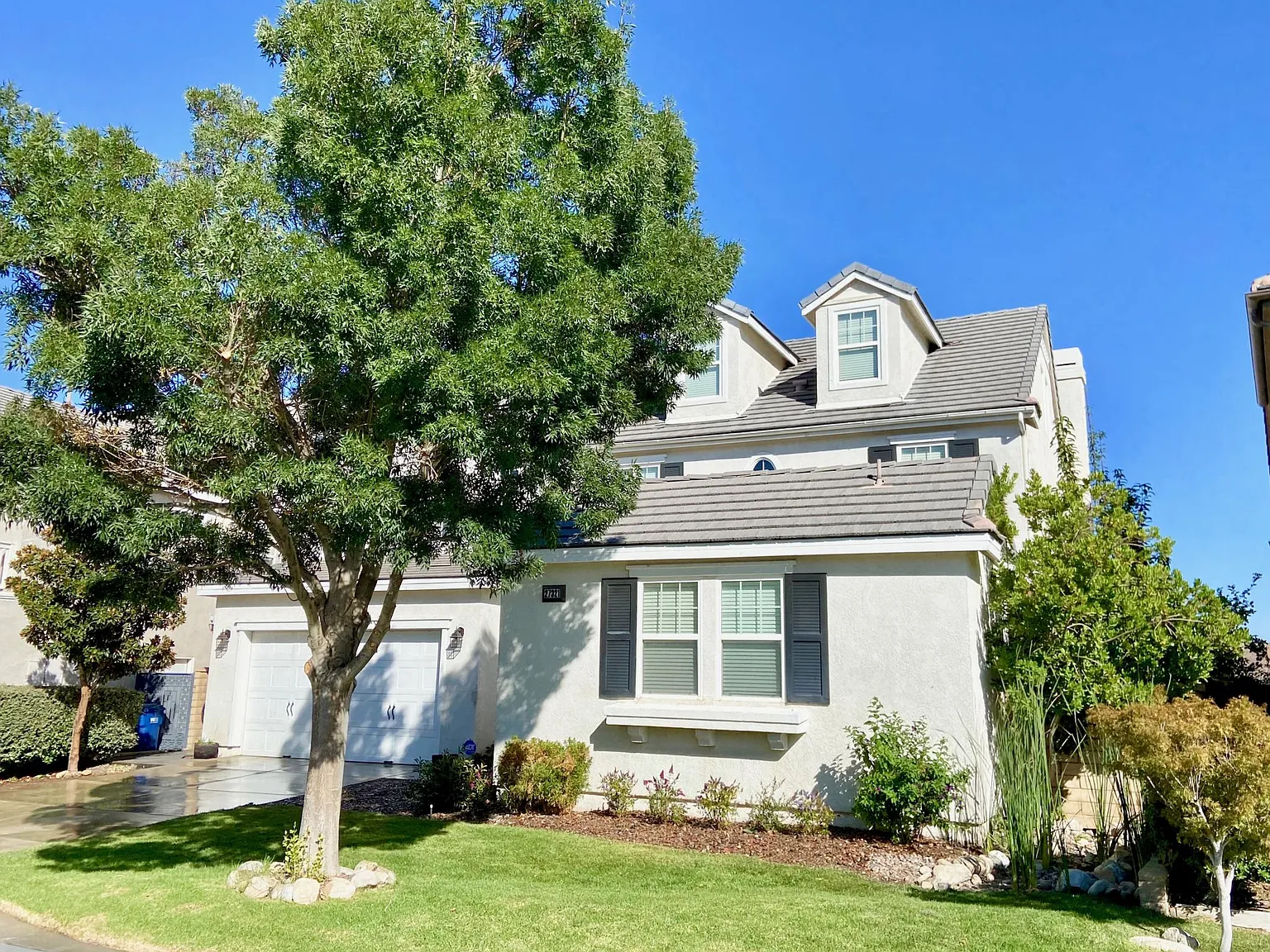 6 bed, 4155 sqft, $7,250 — Photo 2