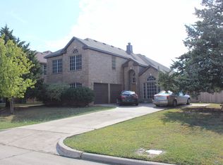 206 Country Meadow Ct, Mansfield, TX 76063