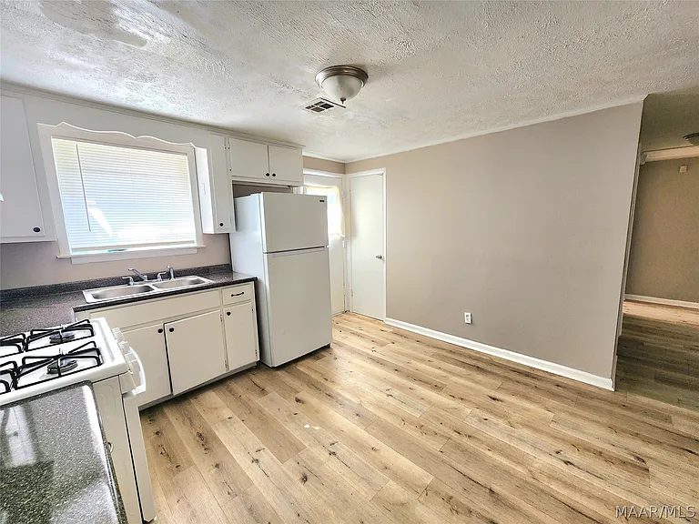 102 White Oak Dr — Photo 6