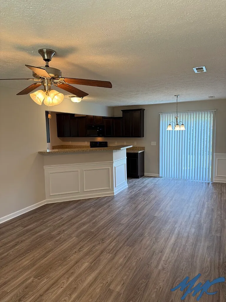 3 bed, 2.5 bath, 1393 sqft, $1,950 — Photo 3