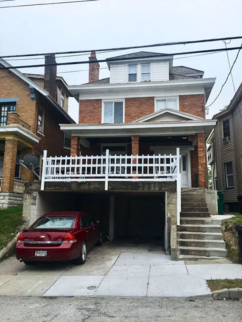 5 bed, 1.0 bath, $3,995 — Photo 1
