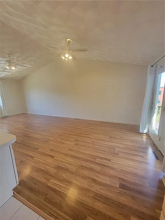 3 bed, 1878 sqft, $4,850 — Photo 2