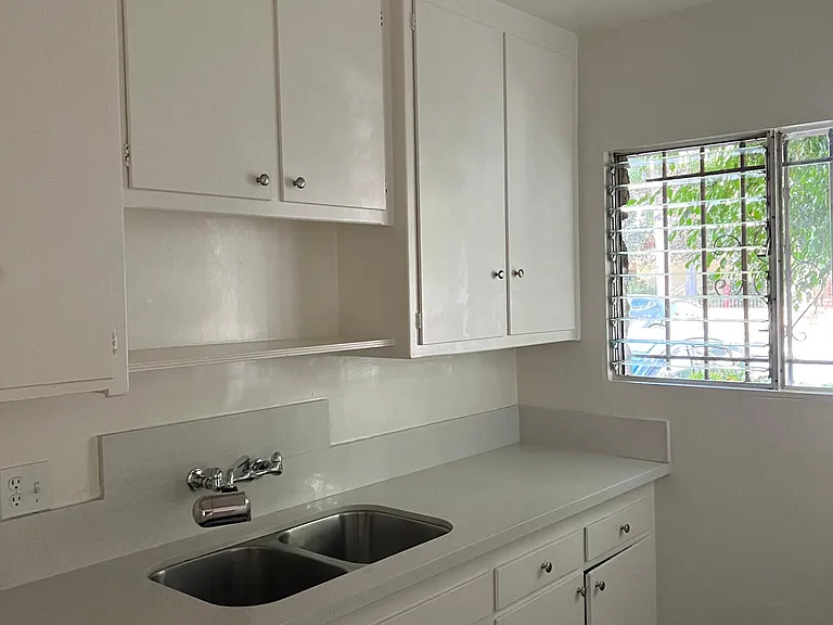 1035 N Edinburgh Ave #1 — Photo 8