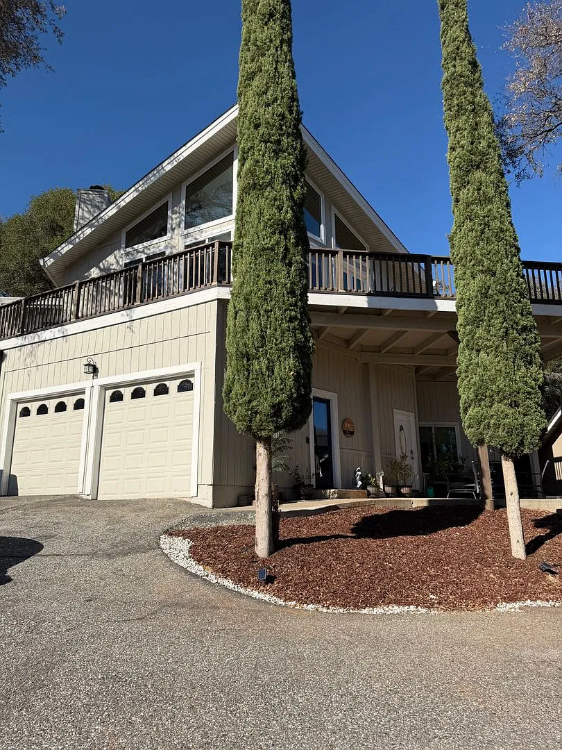 Live in the trees! Full Solar! Great home in Lake of the Pines! — Photo 1