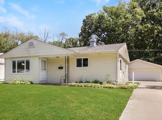 61 Sparrow Rd, Carpentersville, IL 60110