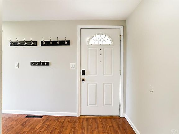 5th image of 869 Hyde Park Dr