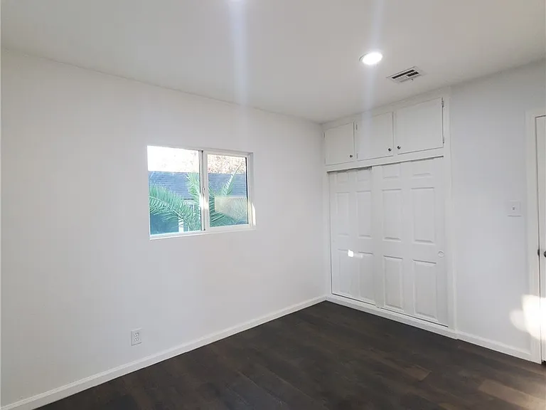 7121 Jumilla Ave — Photo 22