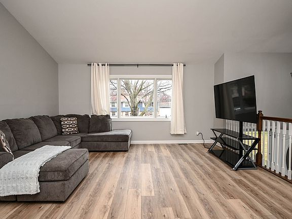 5th image of 430 Garnett Ave