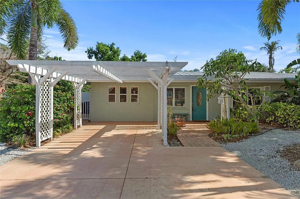 3 bed, 2.5 bath, 2196 sqft, $4,500 — Photo 2