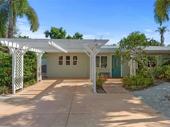 7860 Holiday Dr, Sarasota, FL 34231