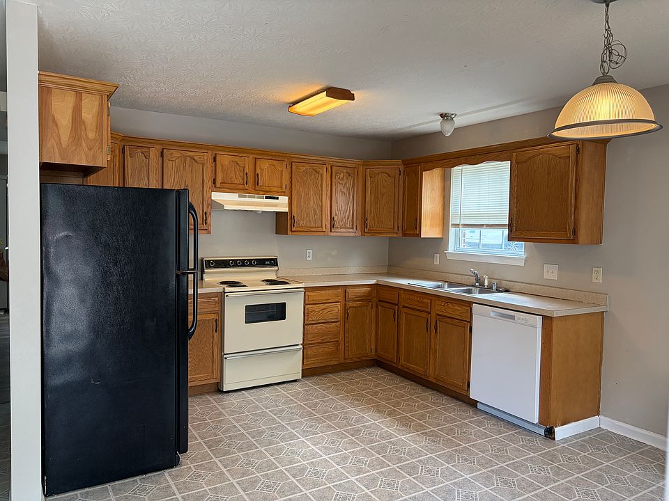 1st image of 100 Laurel Ln