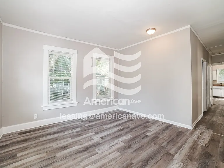 1761250_003_wm_-_living_room_12929009.jpg