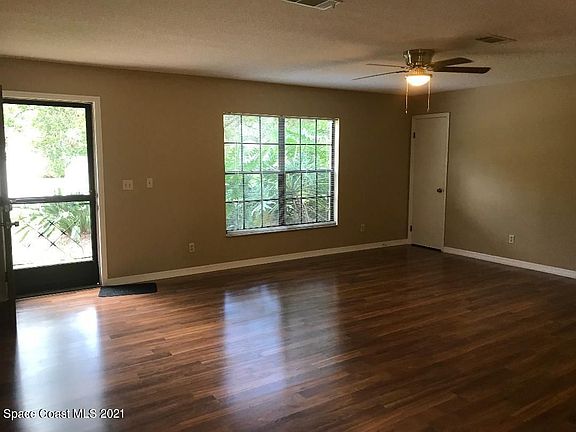 3rd image of 1214 Waffle St SE