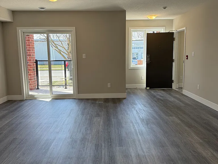 25 Alexandria Ave — Photo 5