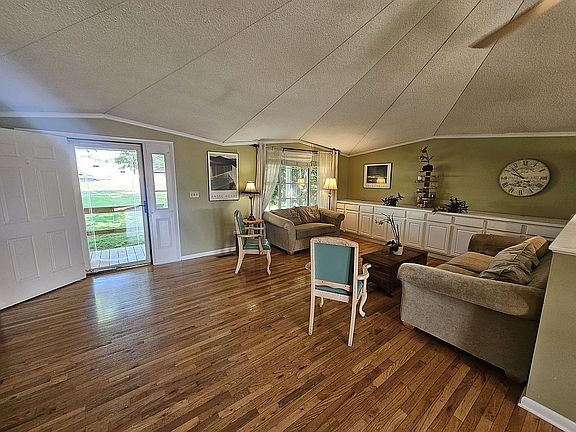 5th image of 1682 Brookview Dr