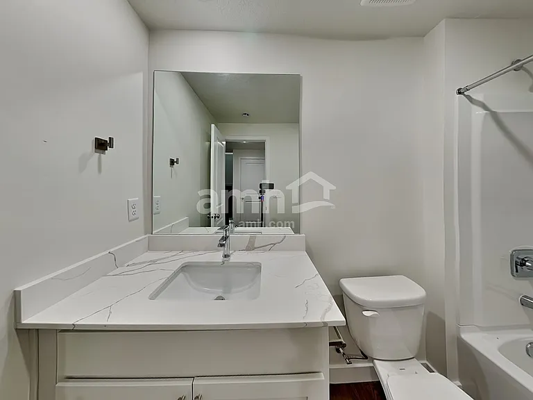 8968 S Wilroy Rd — Photo 18