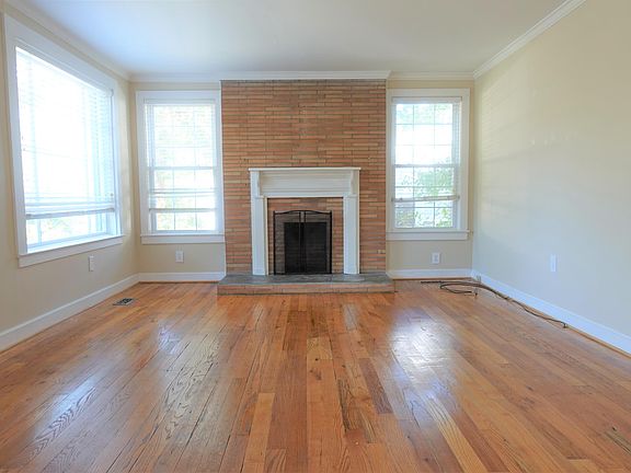 5th image of 15 Langley Dr