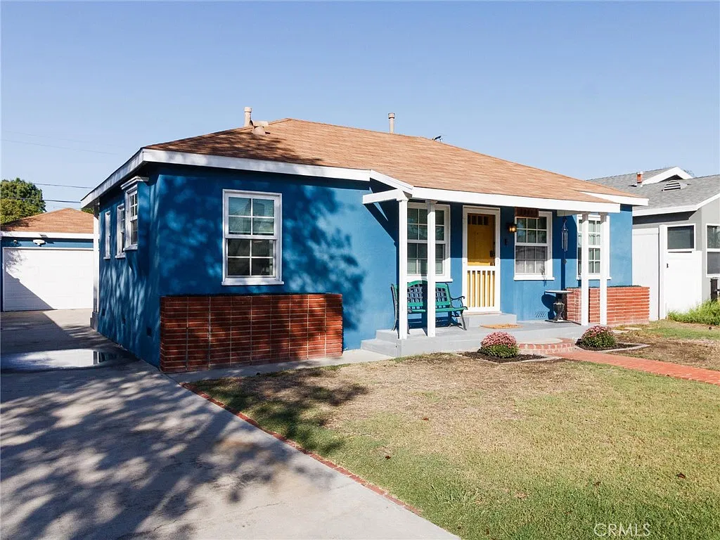 3 bed, 844 sqft, $3,995 — Photo 2