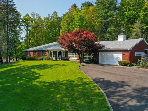 37 Valley View Dr, Endicott, NY 13760