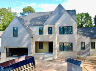 704 Coventry Ct, Raleigh, NC 27609