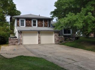 1612 NW Winchester Pl, Blue Springs, MO 64015