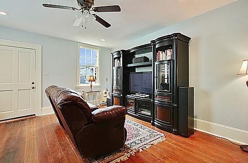 2nd image of 3205-07 Chippewa St