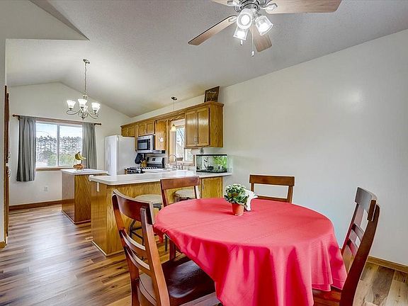 3rd image of 40420 Golden Ave