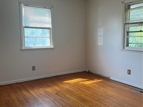 5th image of 82 S 15th St