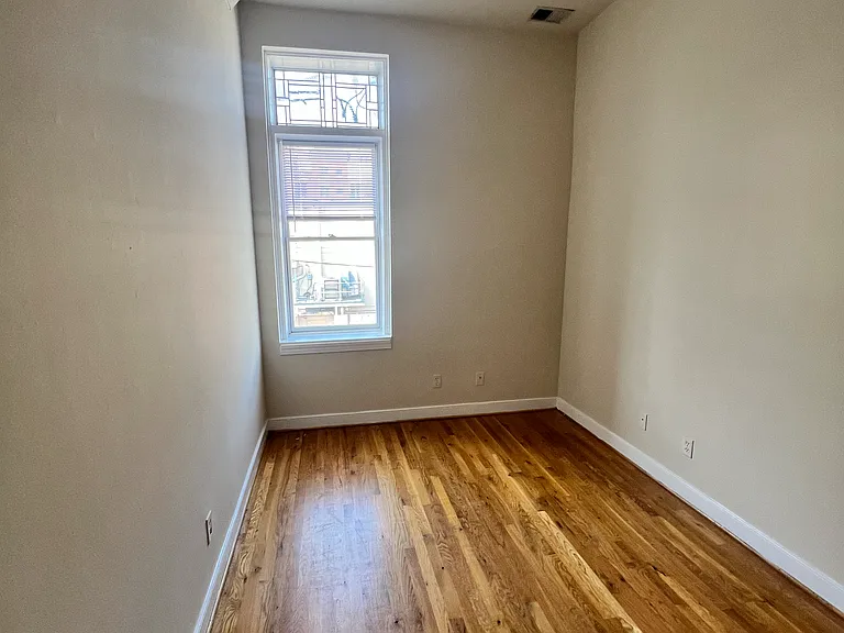 813 W Broad St #C — Photo 9