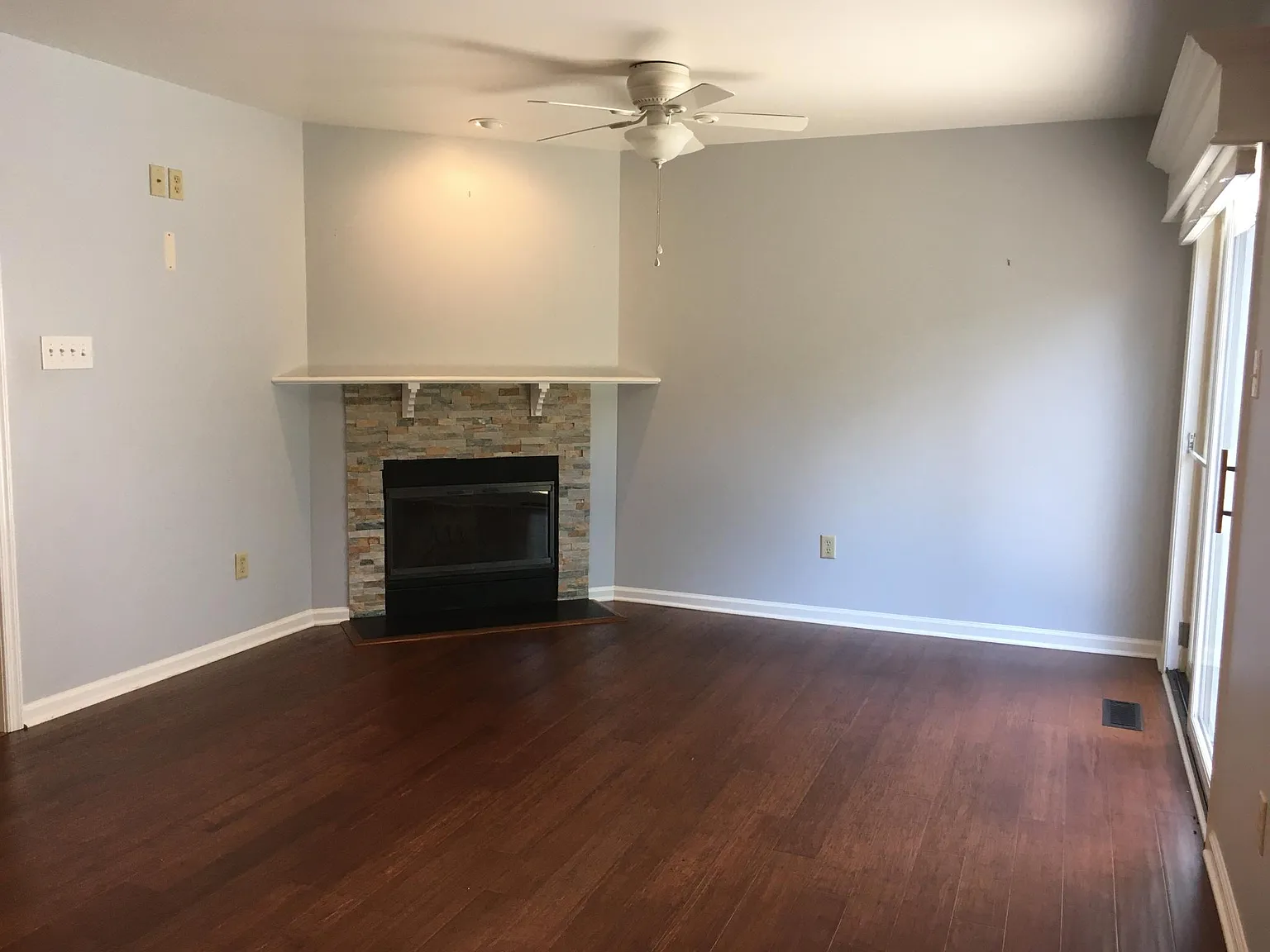 346 Carmen Dr — Photo 4