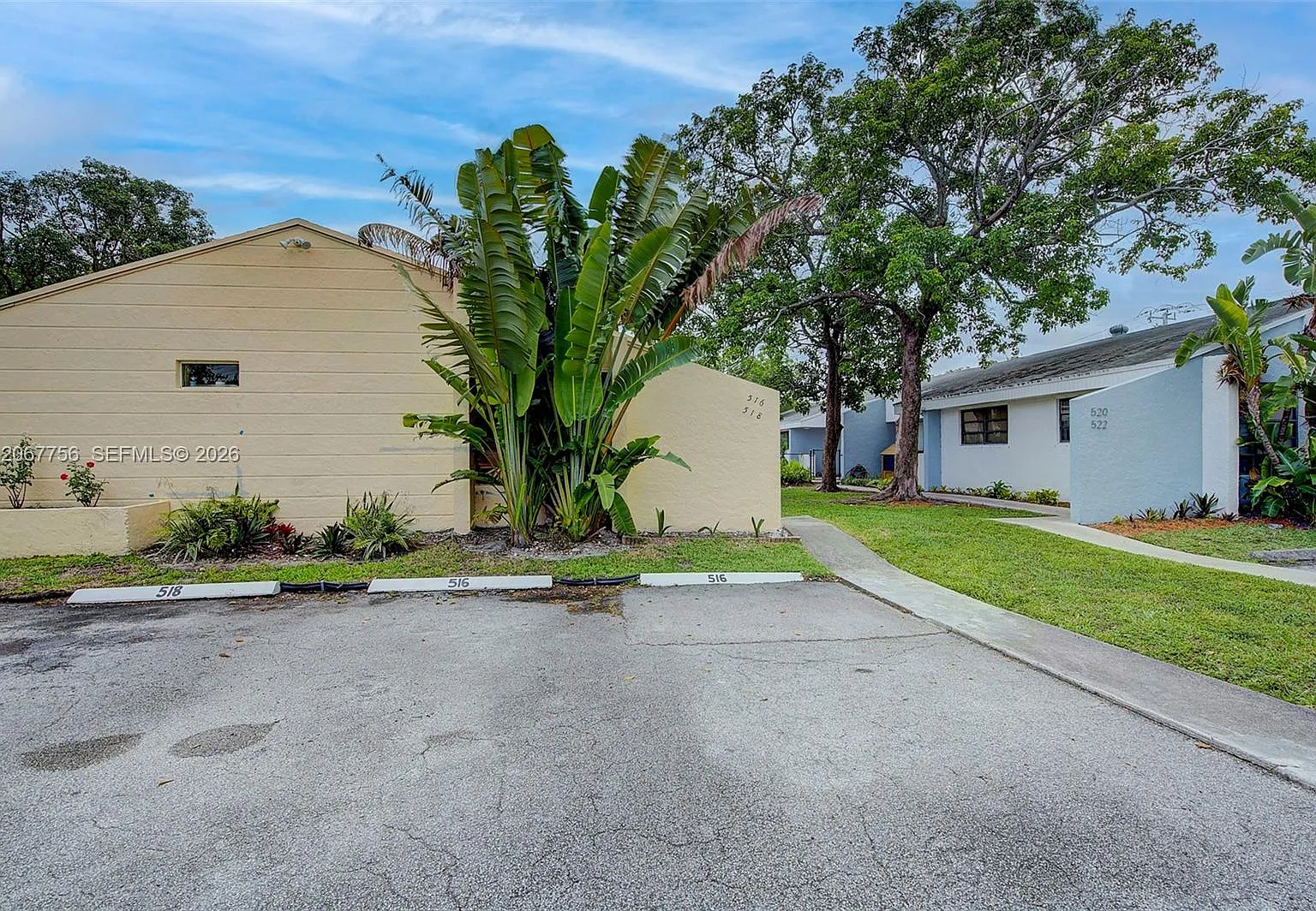 Lauderdale — Photo 1