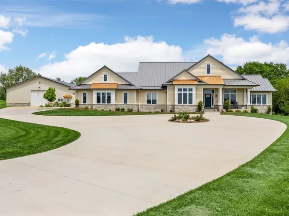 4210 Wright Brothers Blvd E, Ely, IA 52227