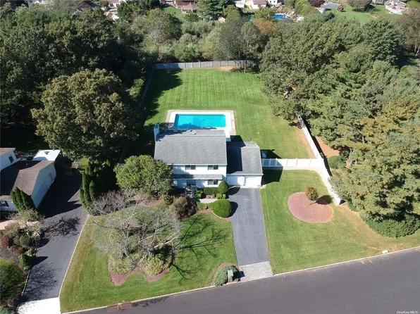 50 Jesse Way, Mount Sinai, NY 11766