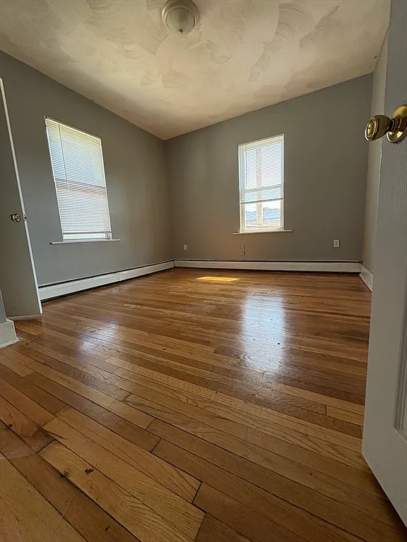 2 bed, 1.0 bath, 800 sqft, $2,400 — Photo 2