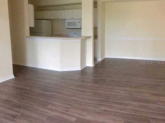 3rd image of 5542 Metrowest Blvd #21